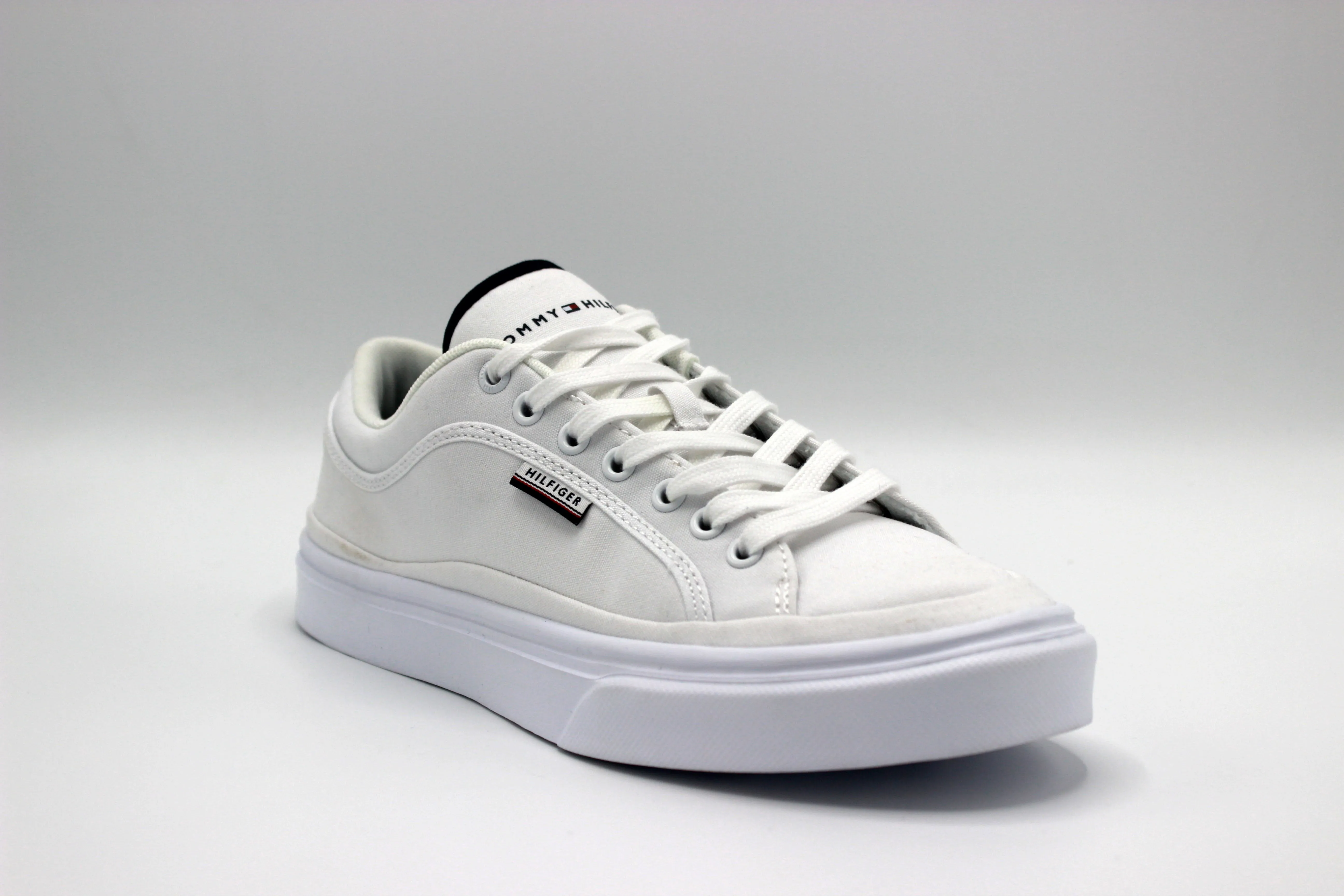 TOMMY HILFIGHER 4010 white