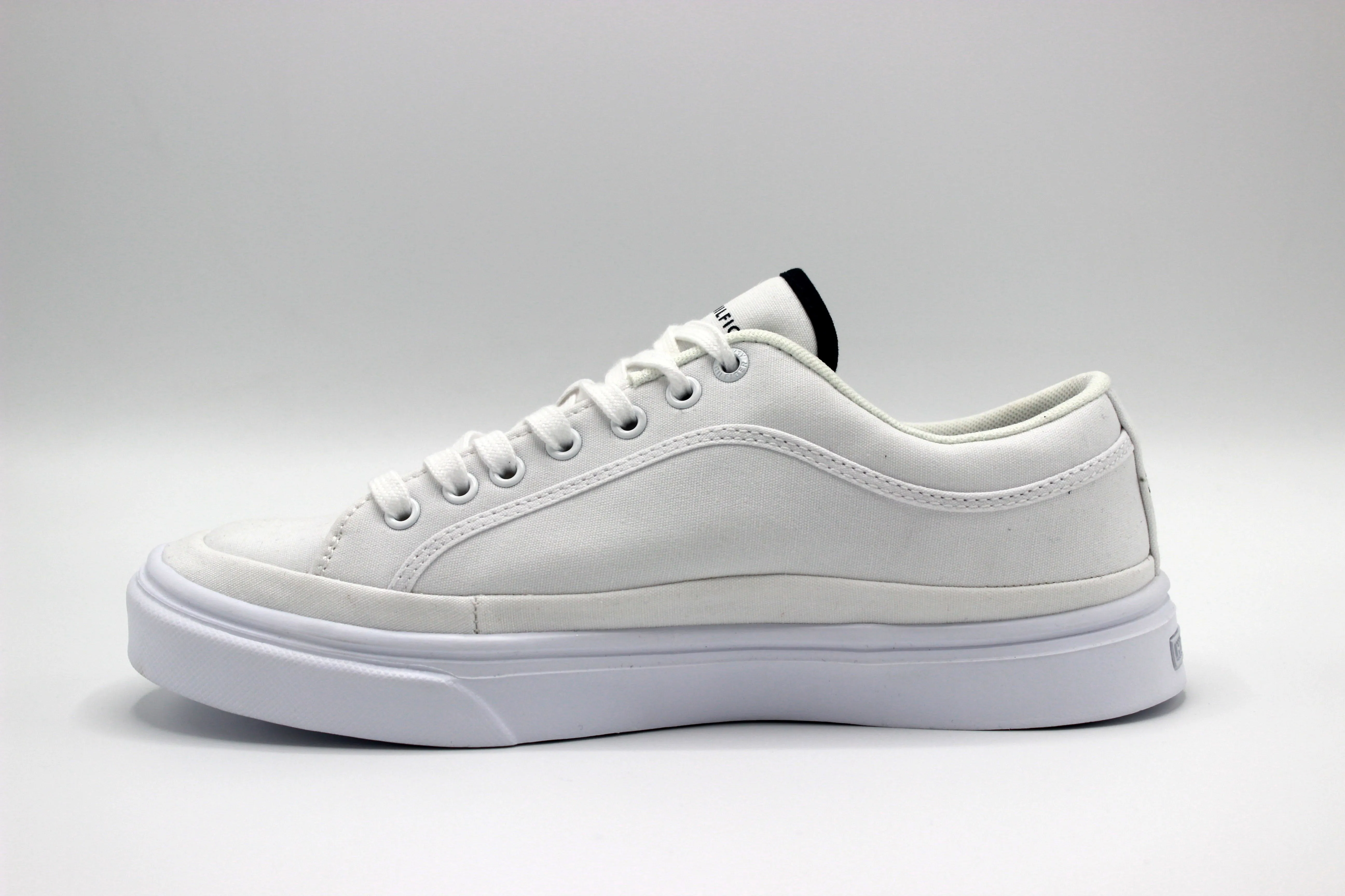 TOMMY HILFIGHER 4010 white
